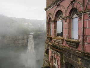 Hotel Salto Tequendama and waterfall